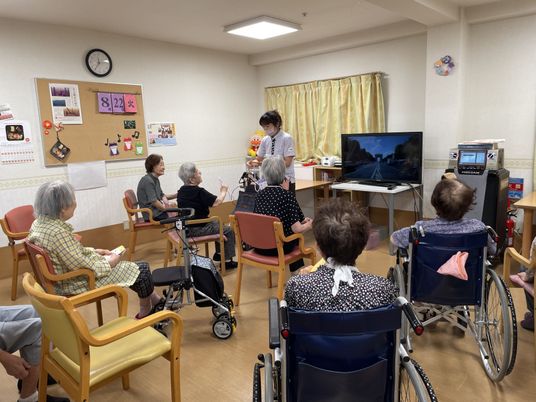 賑やかなレクリエーション風景