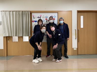 明るい表情のスタッフ集合