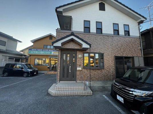 落ち着いた建物の外観  