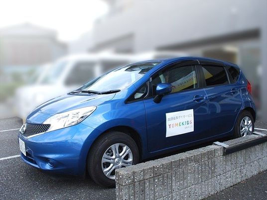 送迎車の駐車場  