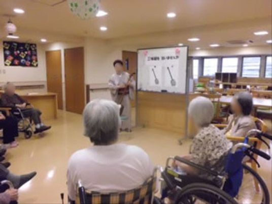 スタッフと入居者の活動