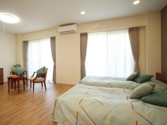 広々とした明るい居室