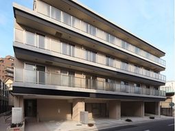 都会の清潔な建物外観