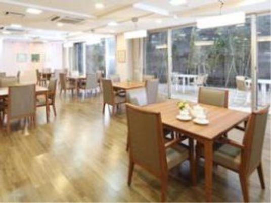 明るいダイニングスペース