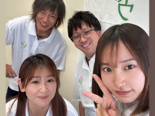 笑顔の職員集合スタッフ  
