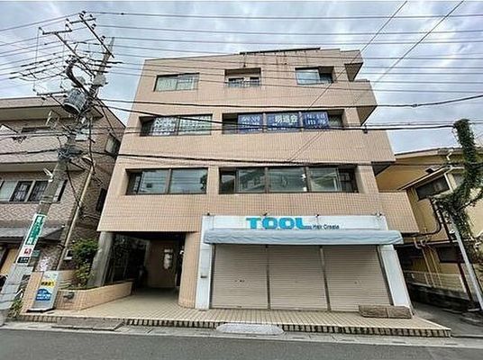 外観の建物正面  
