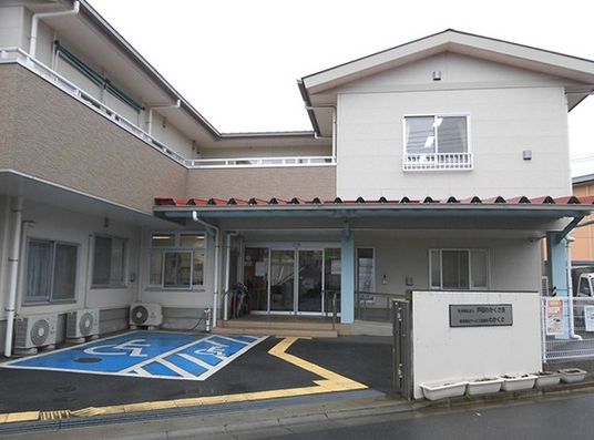 建物正面の出入口  