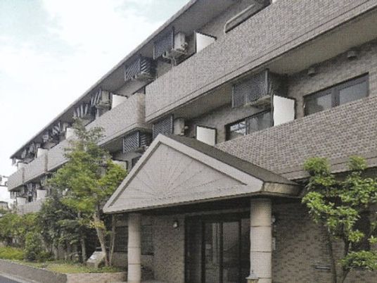 広々とした外観