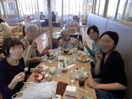 共有ダイニングでの食事時間