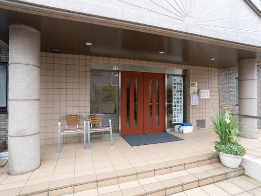 エントランスの外観