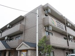 多階層の建物外観