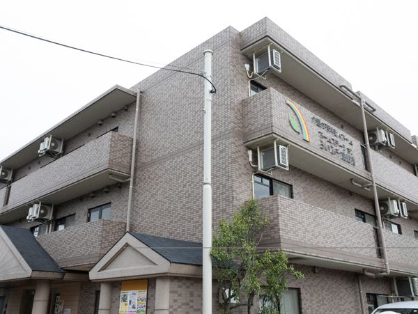 多階層の建物外観