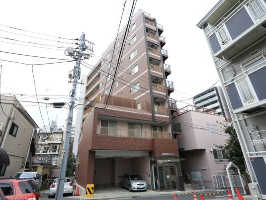 多階層の建物外観