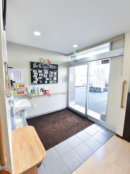 エントランスの明るい様子