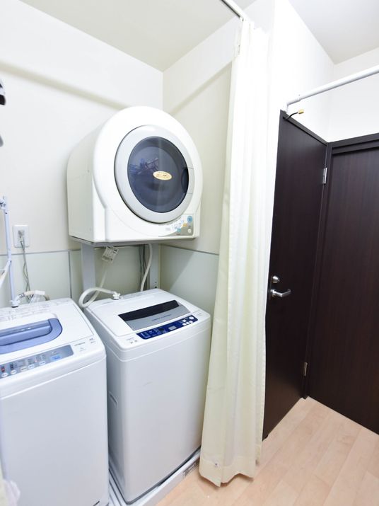洗濯機と乾燥機の設備