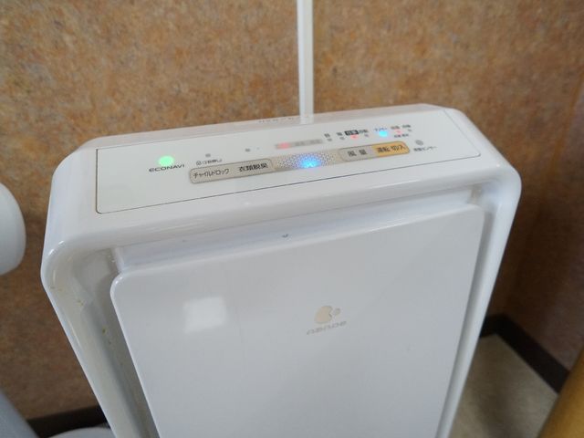 節水型トイレのコントロールパネル 空気清浄機 最新技術を取り入れたトイレが完備され、節水にも効果的です。