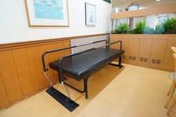 安全なベンチとアクアリウム