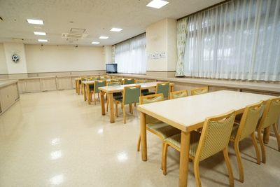 明るい食堂の一角