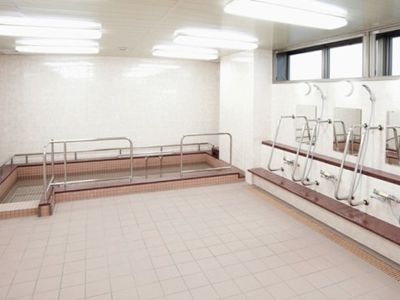 広々とした清潔な浴室