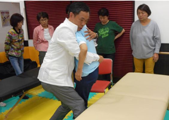 訓練の様子の機能訓練室  