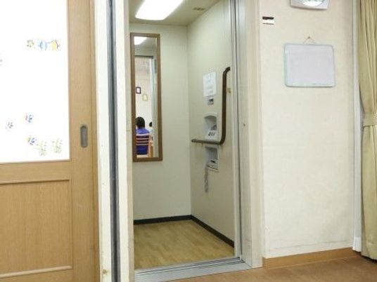 廊下からの開いた戸