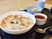  温かい料理とセットの食事 