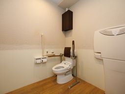 バリアフリートイレの一室