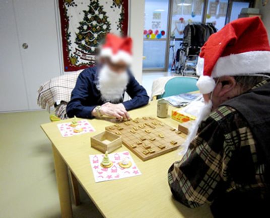 クリスマスの雰囲気漂う共有スペース