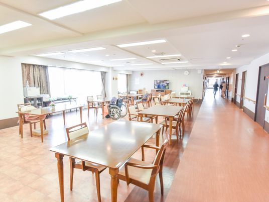 明るい食堂スペース