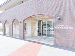 煉瓦造りのエントランス