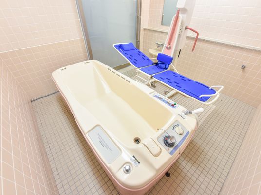 バリアフリーの浴室設備