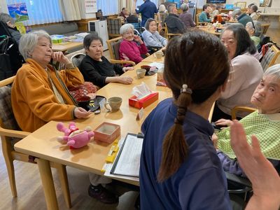 賑やかなダイニングルーム