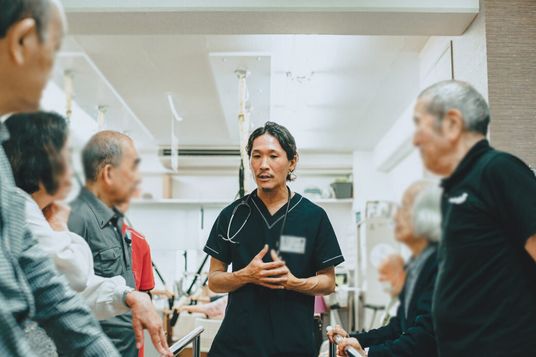 スタッフと利用者の様子