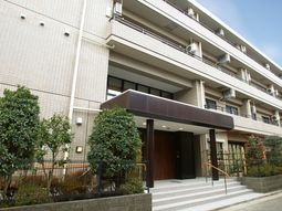 清潔感のあるエントランス