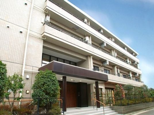 清潔感のある施設エントランス