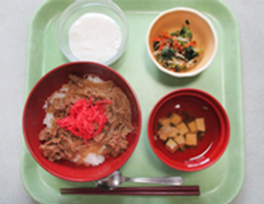 昼食のお膳