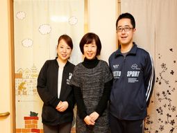 スタッフとの笑顔の写真