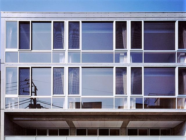 モダンな建物の外観