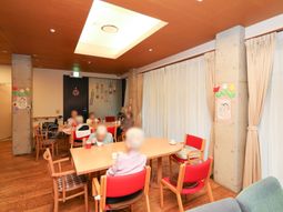 温かみのあるダイニング空間