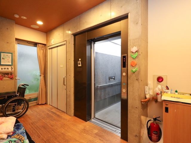 エレベーターと洗面台
