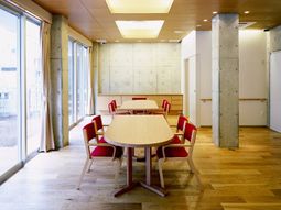 明るいダイニングスペース