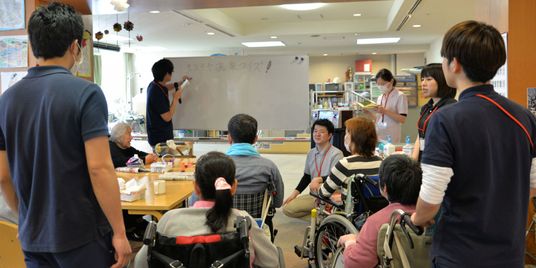 活気ある機能訓練室