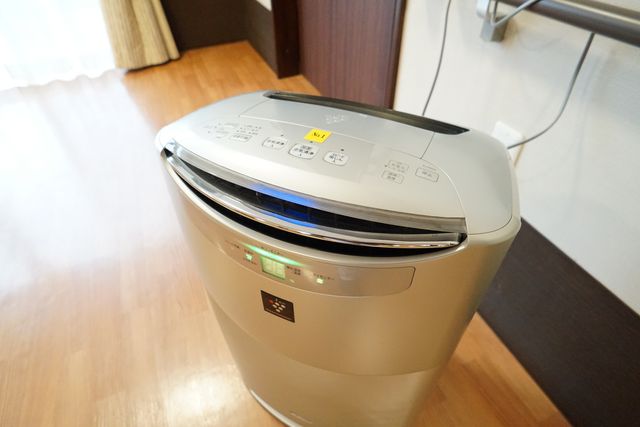 現代的な洗濯機 空気清浄機 最新の設備が整った清潔なコインランドリーです。ご家庭と変わらない快適さで洗濯が可能です。