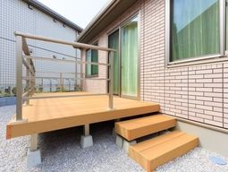 木製のステージ設備