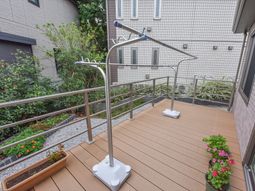 バルコニーの訓練用手すり