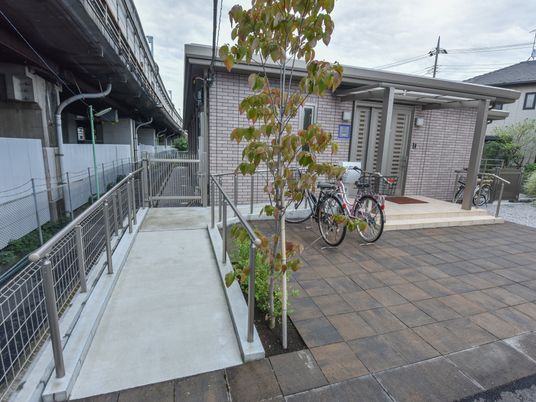 施設外観とエントランス