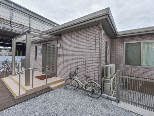 玄関前の自転車置き場