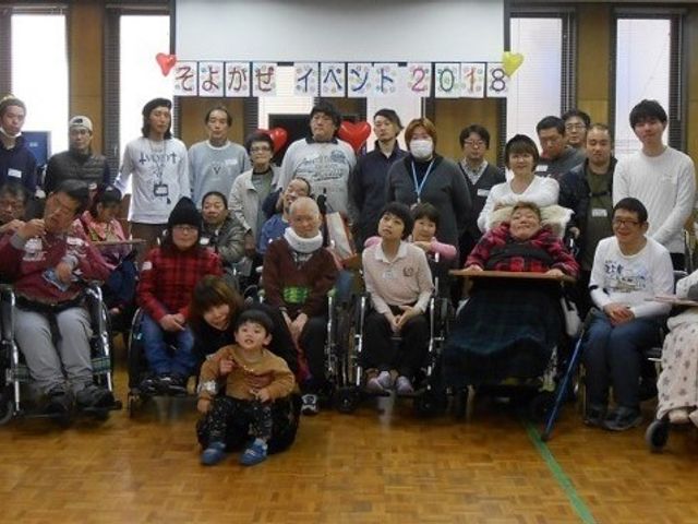 多世代交流のイベント 様々な年代の方々が笑顔で集う和やかなイベントが開催されています。人々のつながりを大切にする温かい環境でのお仕事をご検討ください。