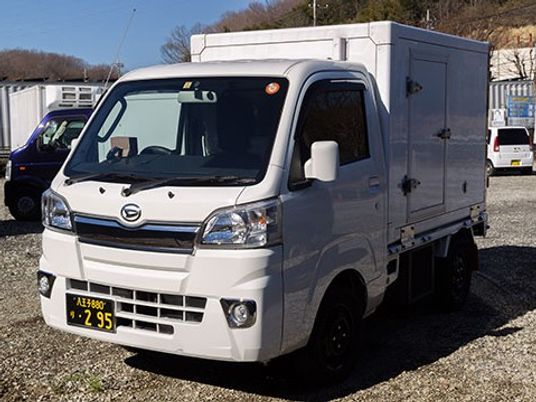 白い軽トラックの外観  