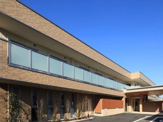 レンガ造りの建物外観